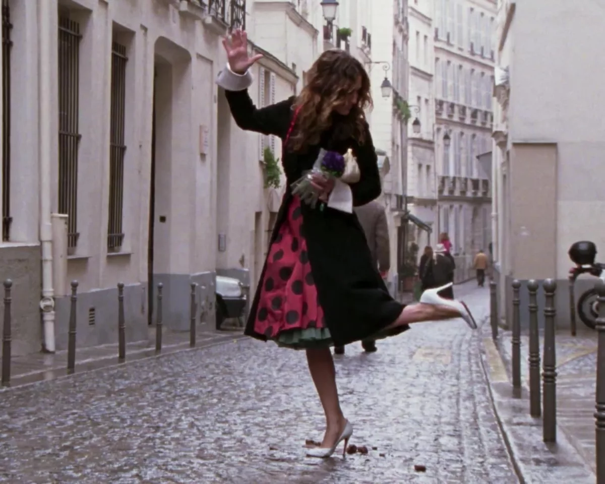 Carrie Bradshaw step on a pile of dog poop in Paris